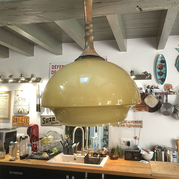 Suspension boule en verre et en bois en parfait état Une superbe décoration qui donne du cachet à votre intérieur Brocante eshop de Madame M