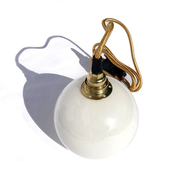 Lampe baladeuse boule en opaline blanche à poser, ou à suspendre…