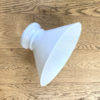 Ancien abat-jour en opaline blanche