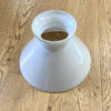 Ancien abat-jour en opaline blanche