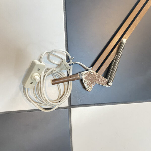Lampe de bureau d'architecte articulée des années 60-70, couleur Moka. Fabrication allemande. Les 2 bras, comme le réflecteur sont articulés.