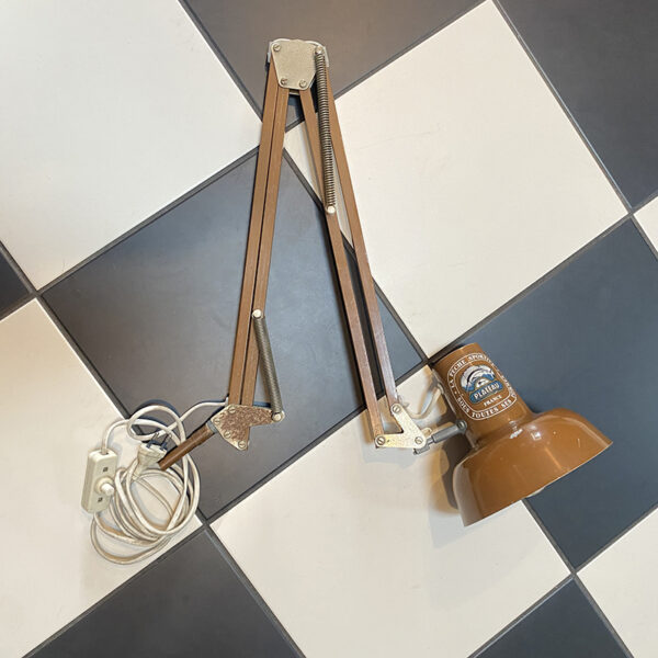 Lampe de bureau d'architecte articulée des années 60-70, couleur Moka. Fabrication allemande. Les 2 bras, comme le réflecteur sont articulés.